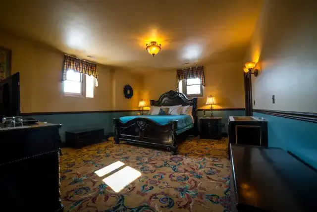 steele mansion restored
