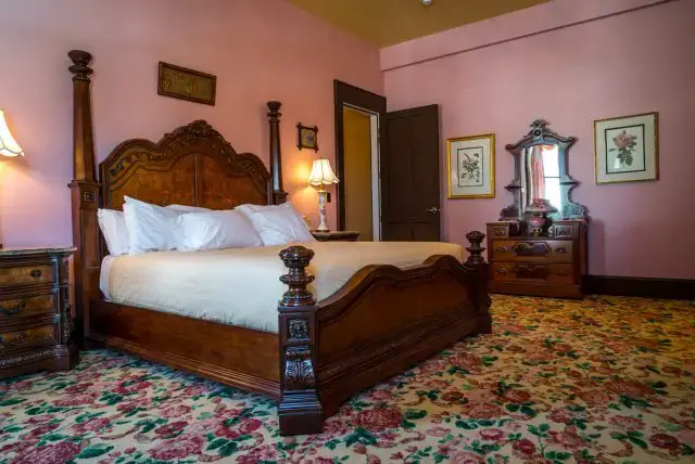 steele mansion restored