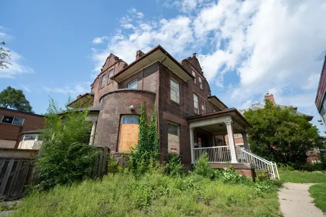 abandoned cranfield house in toronto