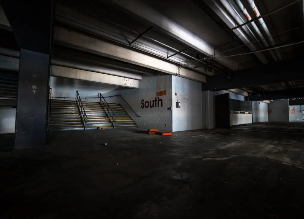 abandoned silverdome stadium in pontiac michigan
