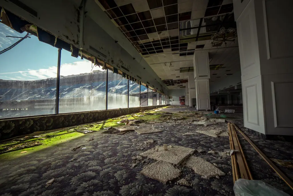 abandoned silverdome stadium in pontiac michigan