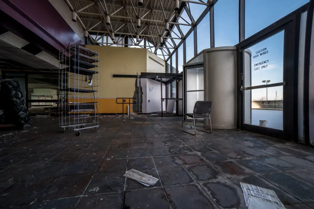 abandoned silverdome stadium in pontiac michigan