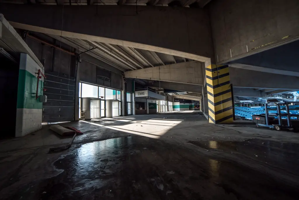 abandoned silverdome stadium in pontiac michigan