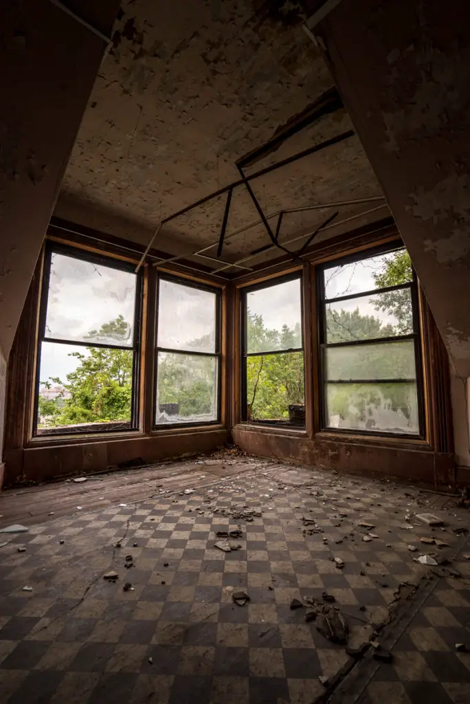 abandoned levi scofield mansion cleveland