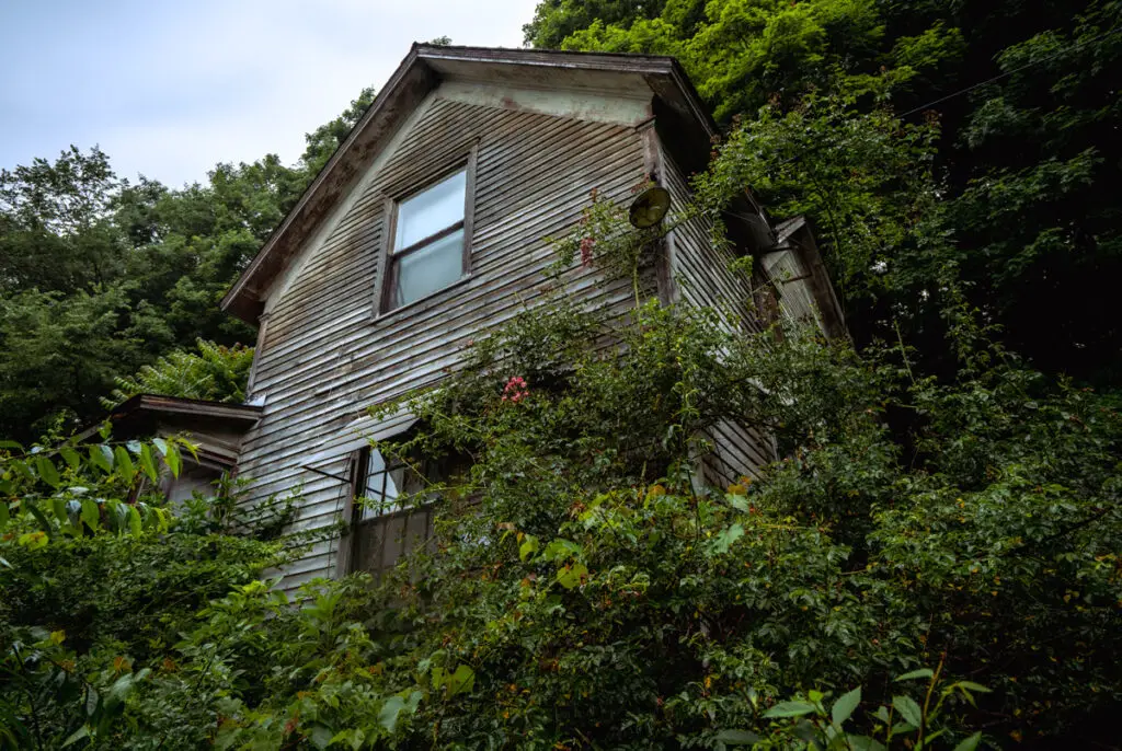 Abandoned home in Gnadenhutten