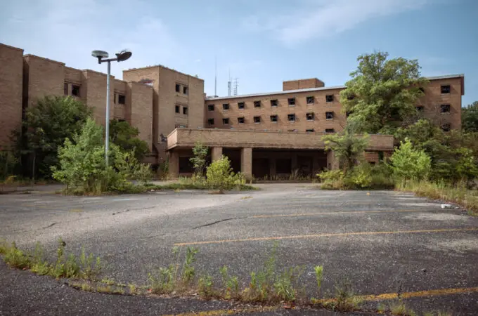 A Hospital Abandoned For Over 25 Years