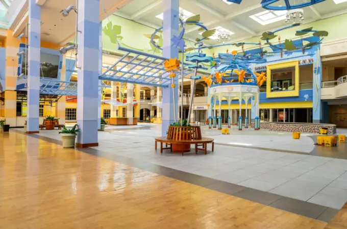 The Second Largest Mall In Ohio Sits Empty & Quiet