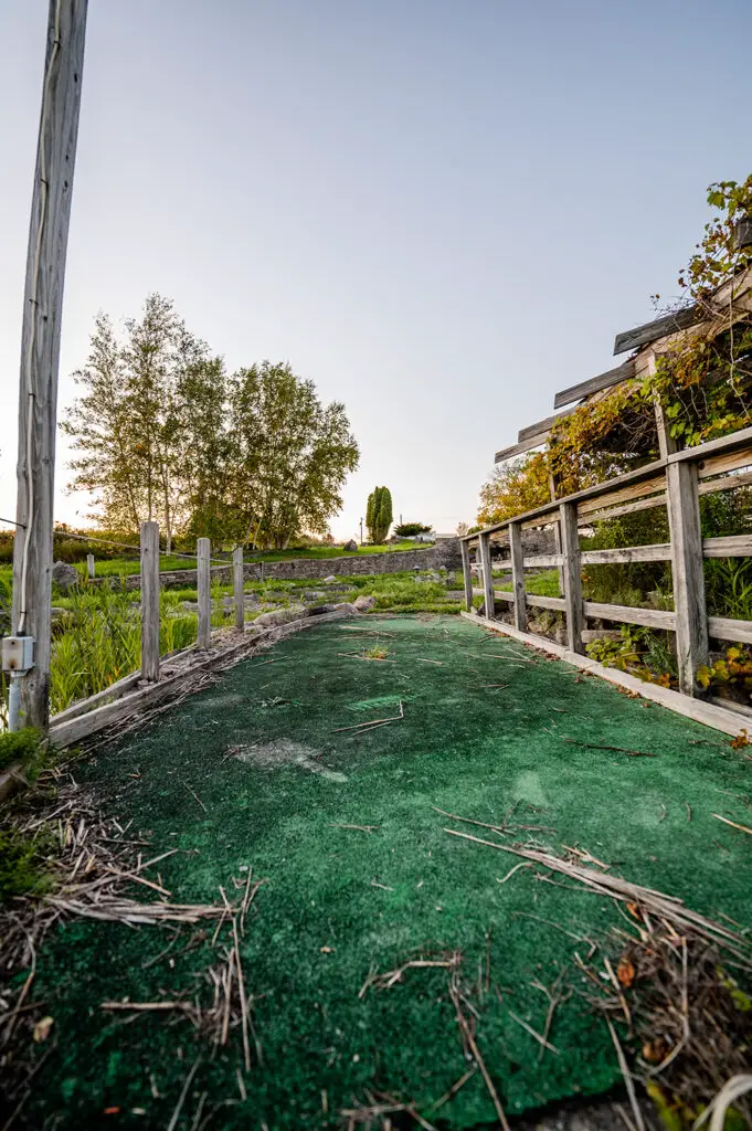 abandoned bonnie castle greens mini golf in new york