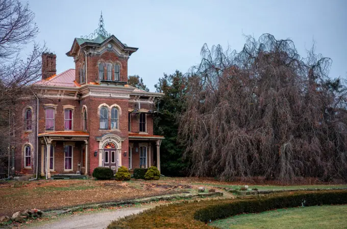 Timeless Tales of Shady Bend: The Haunted History Behind Ohio’s Italianate Jewel