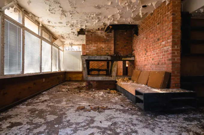 A Beautiful Abandoned Mid-Century Home In Ohio