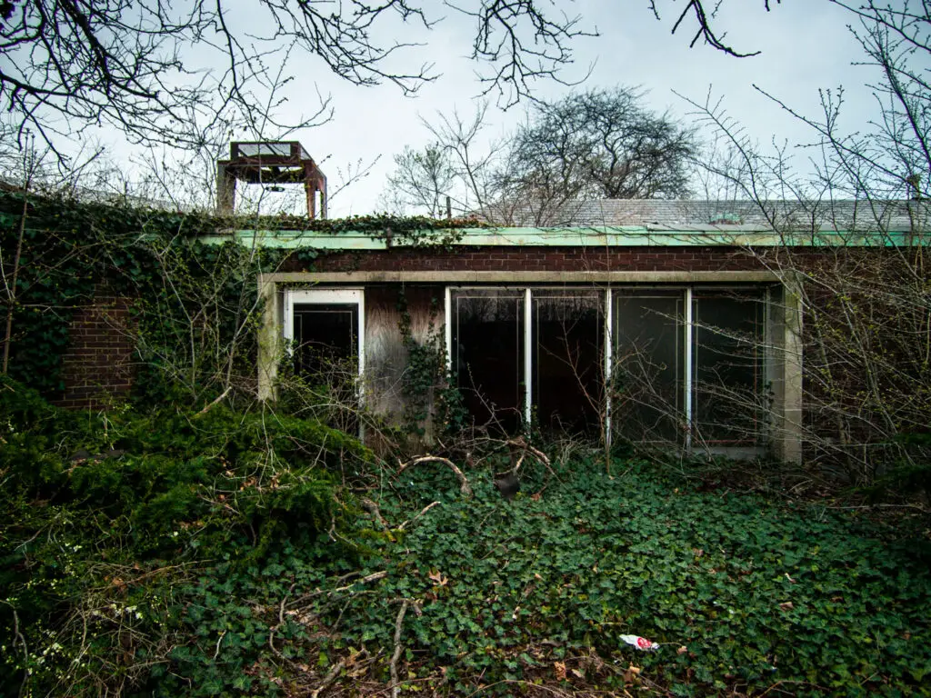 abandoned cleveland aquarium