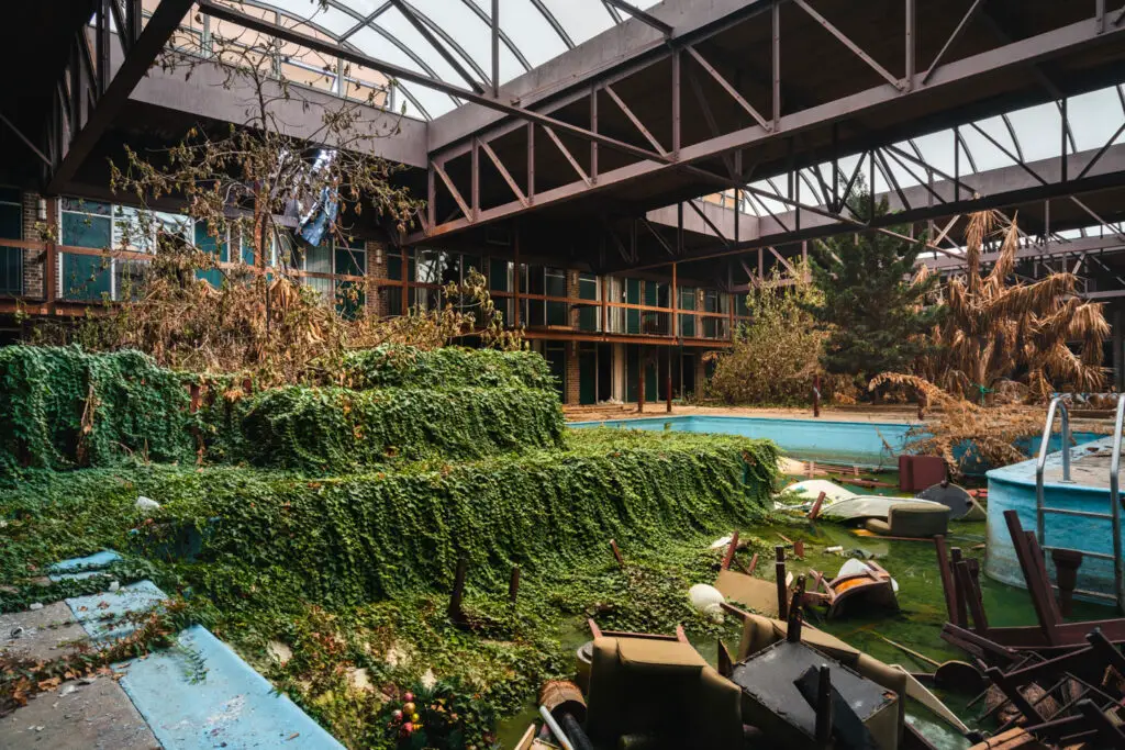 overgrown and abandoned days inn danville pennsylvania