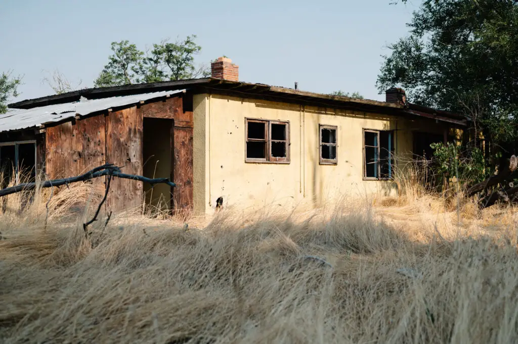 abandoned building in ordnance ghost town in oregon