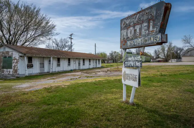 Route 66: The Abandoned Chelsea Motel