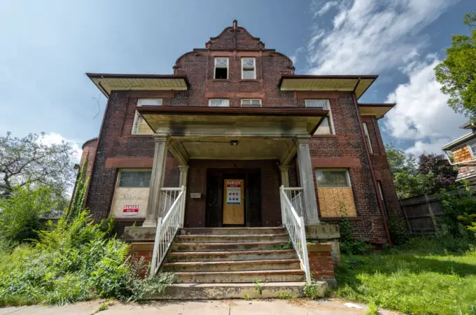 The Abandoned Cranfield House Was IT’s Haunting Backdrop