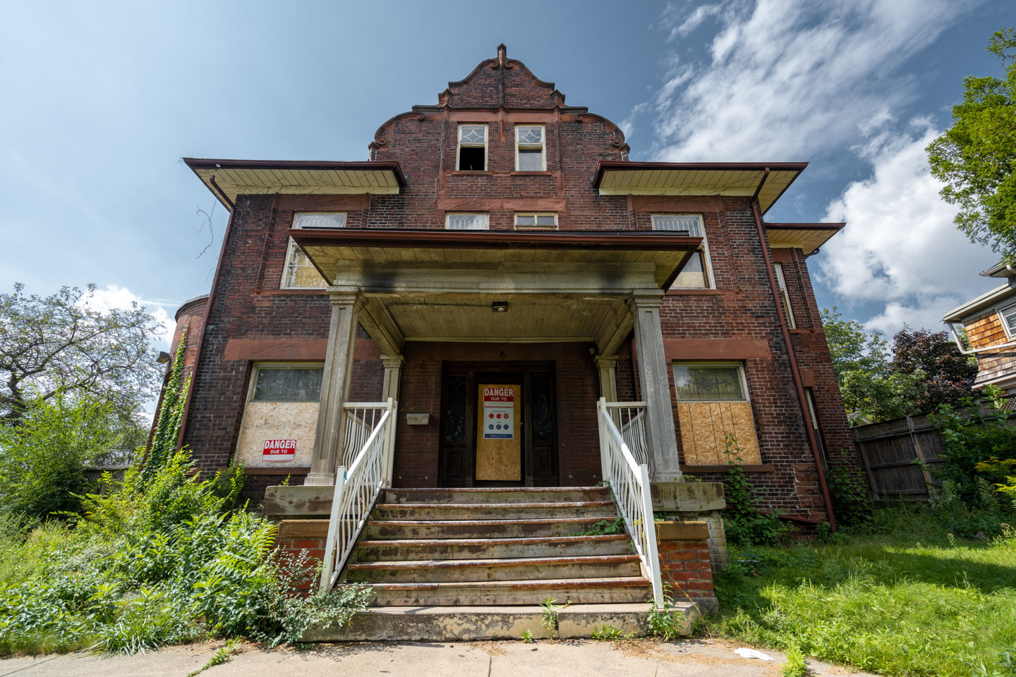 abandoned cranfield house in toronto