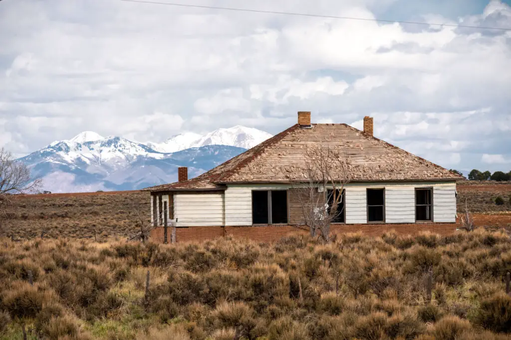abandoned home in Monticello Utah