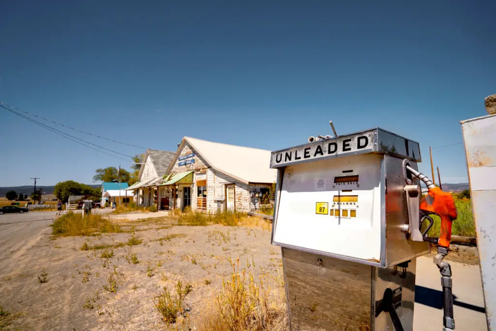 abandoned buildings in Unity, Oregon