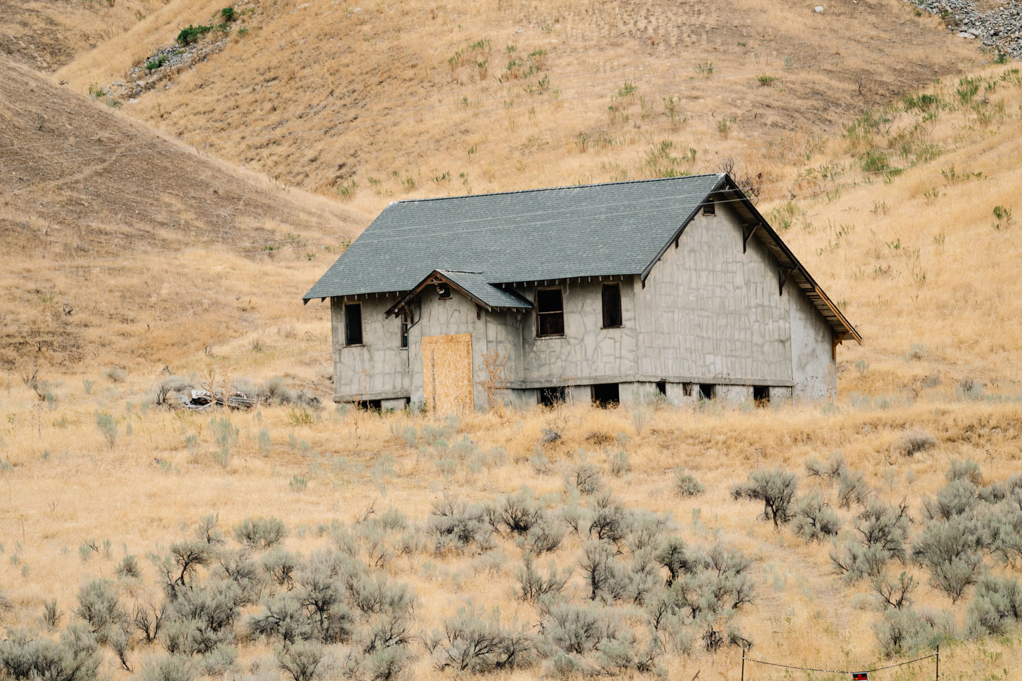 abandoned schoolhouse in oregon