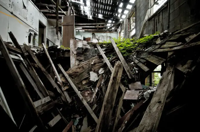 The 12 Essential Pieces of Gear For Urbex Photography