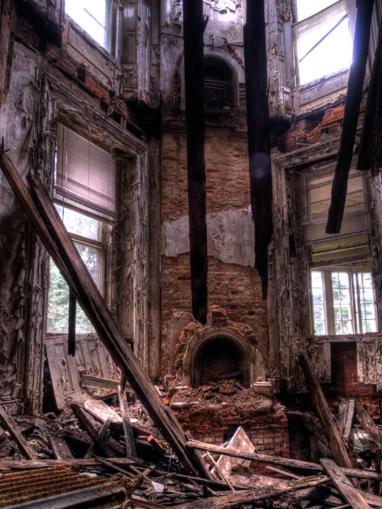 Steele Mansion abandoned in Painesville Ohio