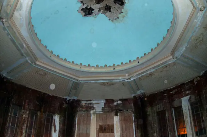 A Unique Octagonal Church Abandoned in Lakewood, Ohio